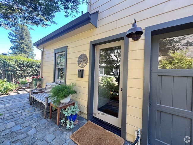 Building Photo - Charming Studio in Petaluma Rental