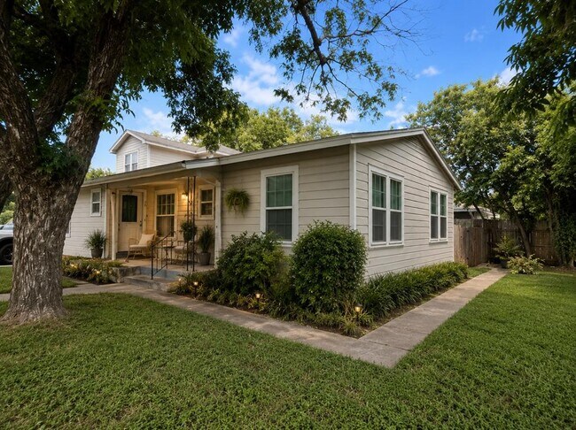 Photo - 5101 Guadalupe St