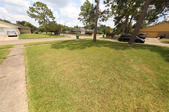 Photo - 6910 Pella Dr