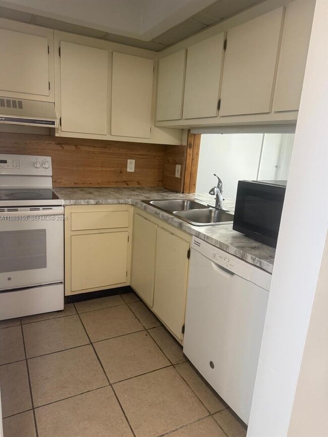 Photo - 109 Lake Emerald Dr Unit 102