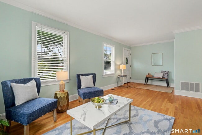 Photo - 211 Hunyadi Ave