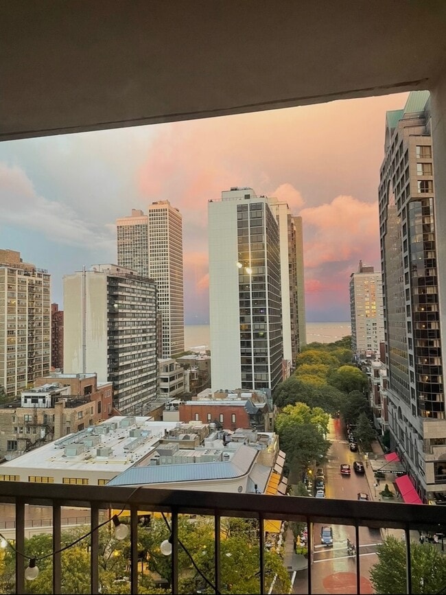 Photo - 1030 N State St Unidad 6F