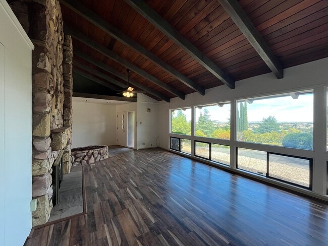 Photo - 420 Fairview Ln