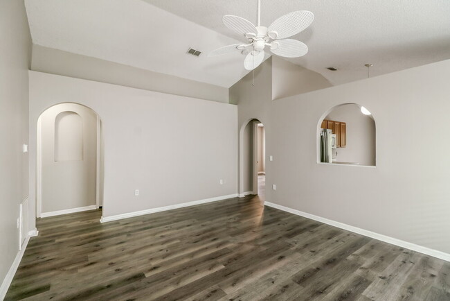 Photo - 30220 Birdhouse Dr