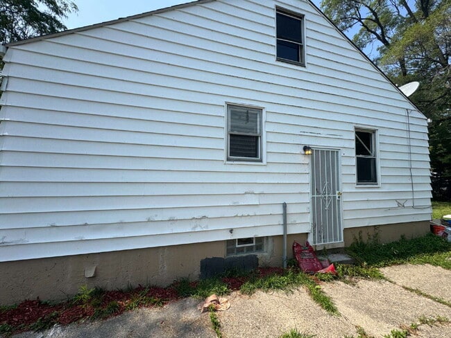 Photo - 18941 Elkhart St