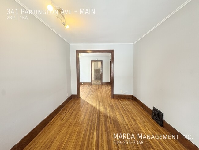 Photo - CHARMING 2 BED/1 BATH MAIN FLOOR - WEST END + HYDRO &GAS! 1/2 MON FREE Unité MAIN