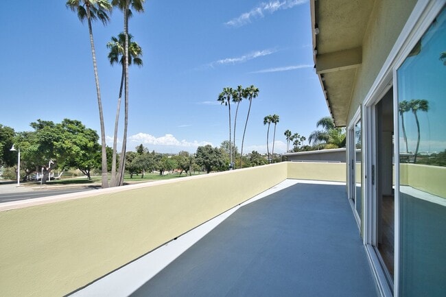 1530 Manhattan Beach Blvd Unidad A