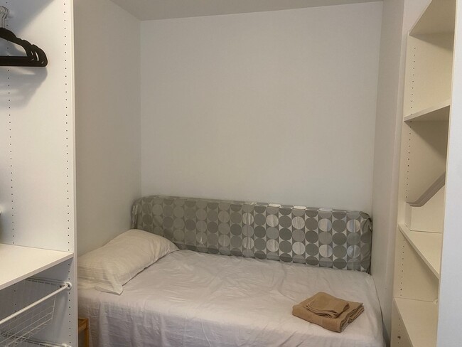 Building Photo - 21 N 42nd St Unit 2M