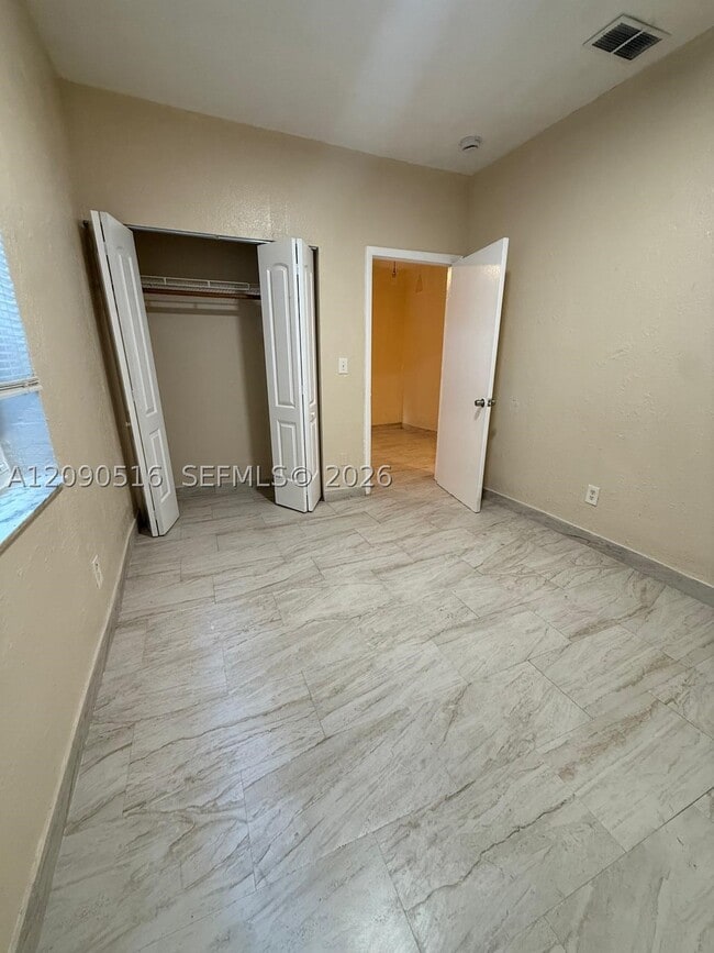 285 NW 44th St Unit 3