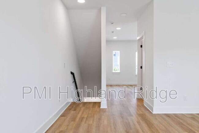 Photo - 700 N Dupont Ave