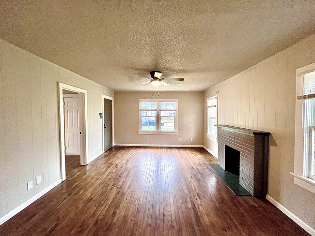 Photo - 2104 20th St