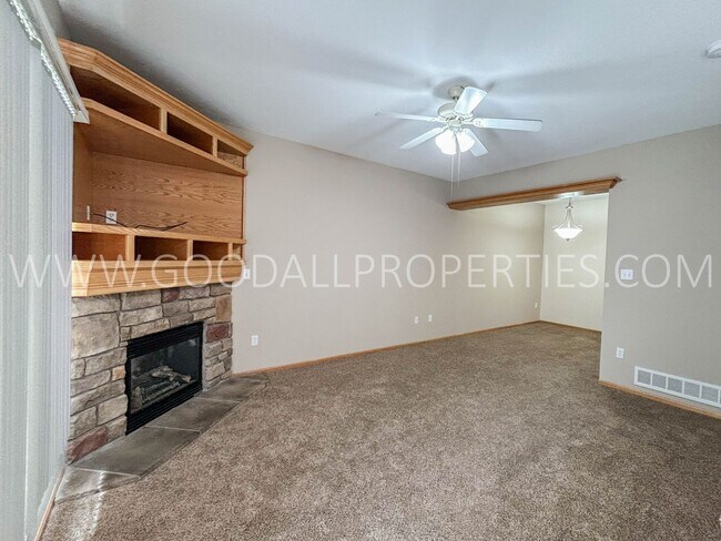 Photo - Wonderful 2 Bedroom, 2.5 bath Townhome in ...