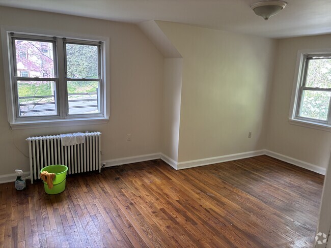 Building Photo - 56 Riverview Ave Unit 56 Riverview Avenue #2 Rental