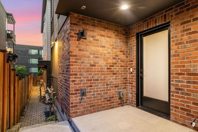 Photo - ULTRA-MODERN Townhome w/AC and Views in the Heart of Eastlake!