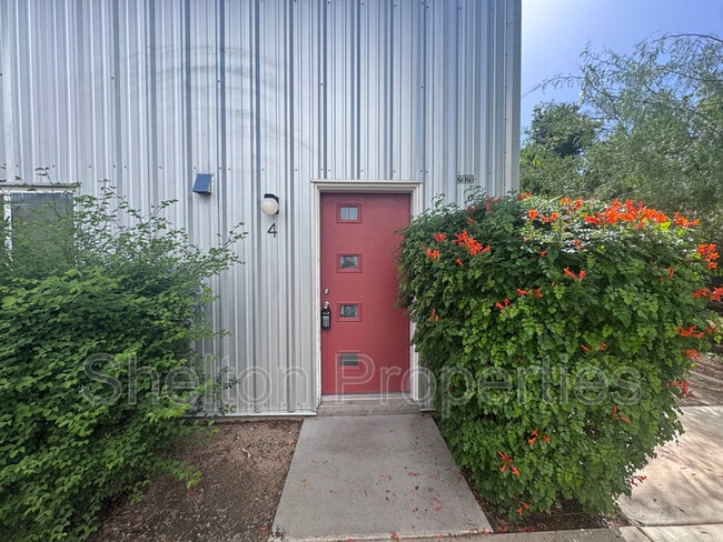 Building Photo - 2121 W Hayward Ave Unit 4