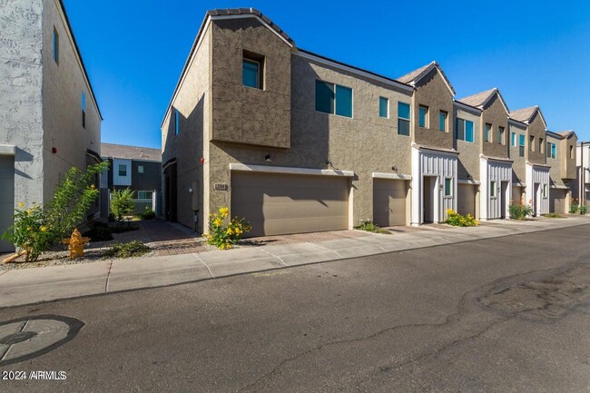 Photo - 2268 W Laurie Ln Townhome