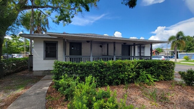 Building Photo - 2315 1st Ave N Unit Apartment #2