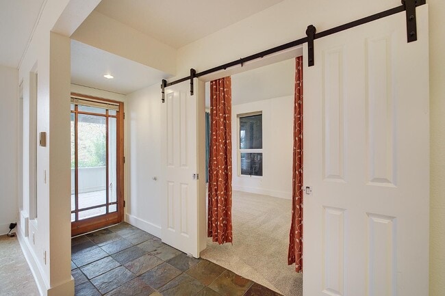 Photo - 1038 Lakeview Blvd E