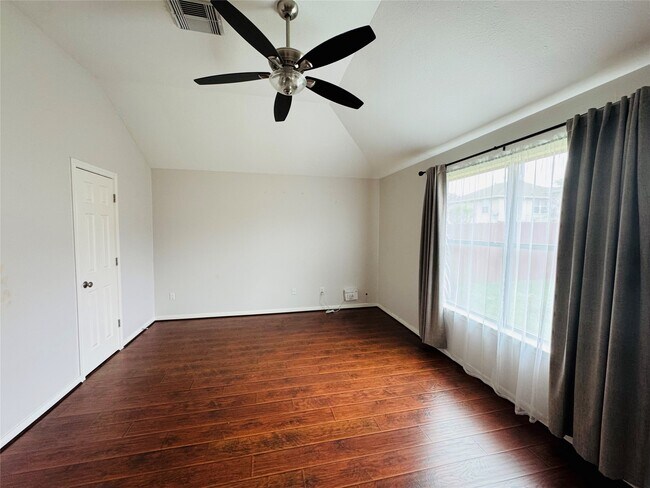 Photo - 5935 Wildbriar Ln
