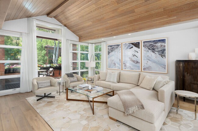 Photo - 708 E Hyman Ave