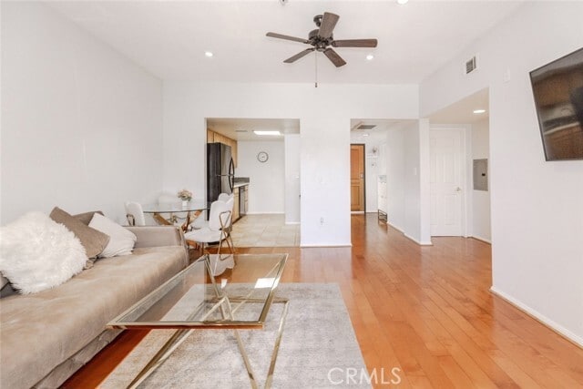 Photo - 11124 Burbank Blvd Unidad 101