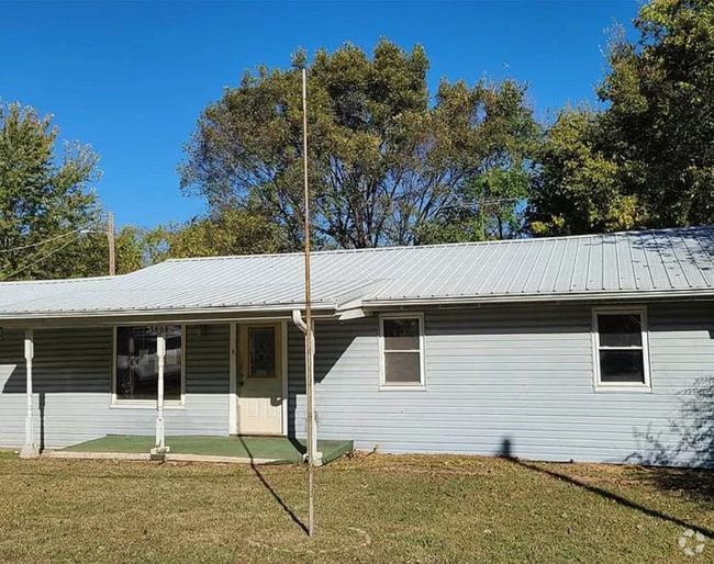 Building Photo - 3808 W Fondulac St Rental