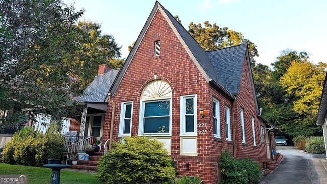 Building Photo - 827 Boulevard
