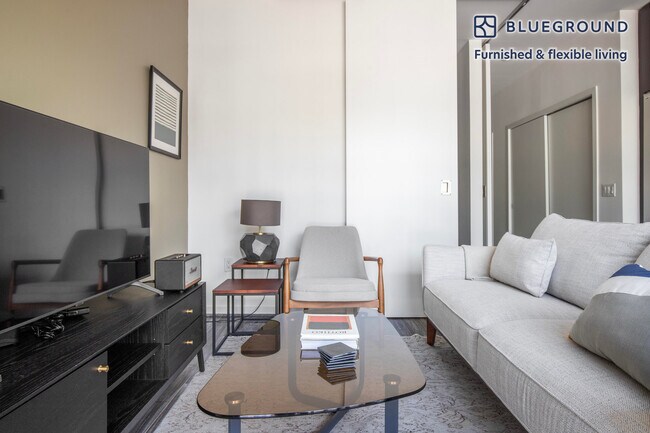 Photo - 1924 8th St NW Unidad GO FL3-ID680
