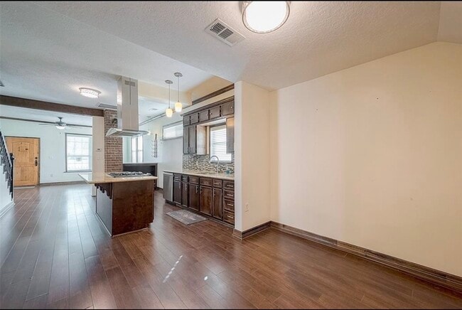 Photo - 511 Bishop St