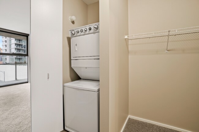 Photo - 107 N Desplaines St