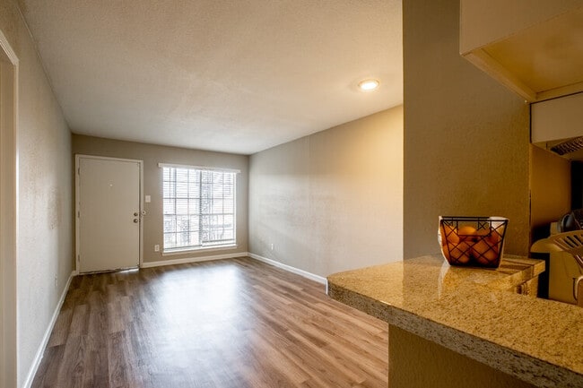 Comedor - 8700 Broadway