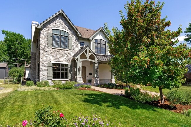 Building Photo - 852 Pontiac St