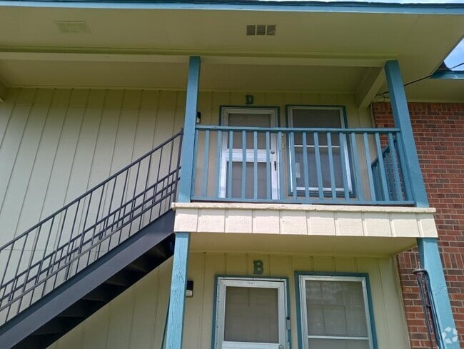 Building Photo - 2 bedroom in Baton Rouge LA 70820 Unit D Rental