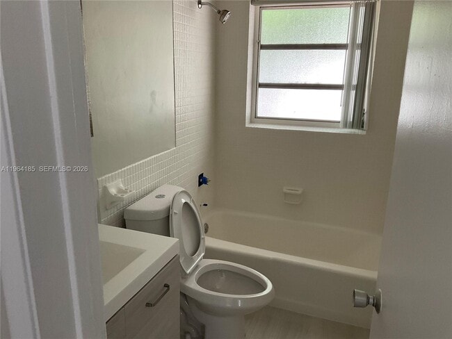 Photo - 206 NE 3rd St Unit 2