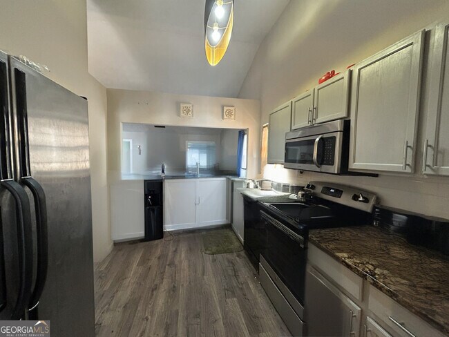 Photo - 6031 Ambassador Dr