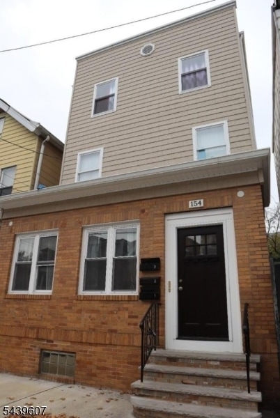 Building Photo - 154 Garside St Unit 2