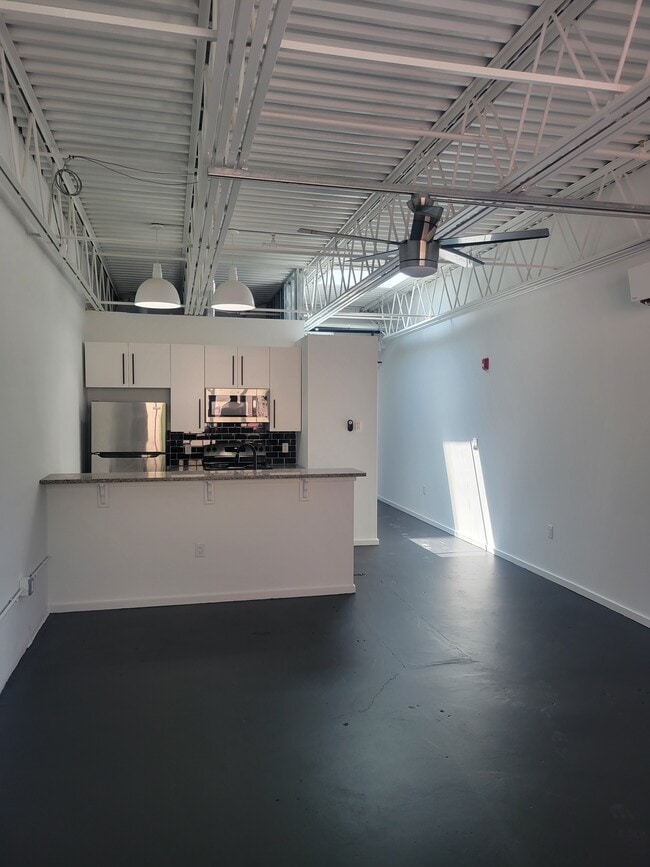 Building Photo - 4151 Main St Unit LARGE STUDIO