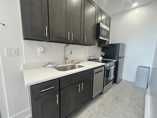 Building Photo - 207 Bank St Unit 202 Rental