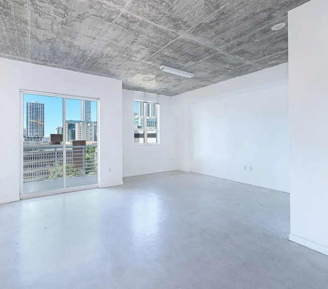 Building Photo - 234 NE 3rd St Unit 705 Rental