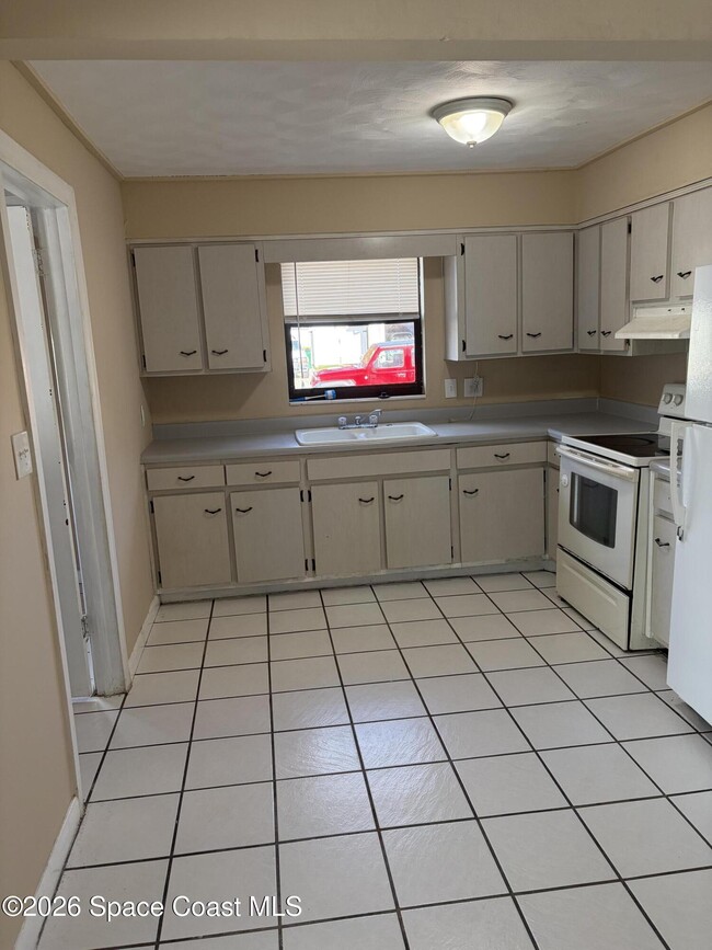 Photo - 965 Date Ave