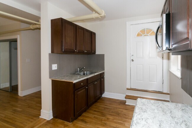 Photo - 4830 W Addison St Unidad RG