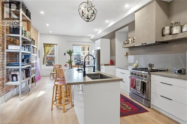 Photo - 472 Barton St E Unité Upper