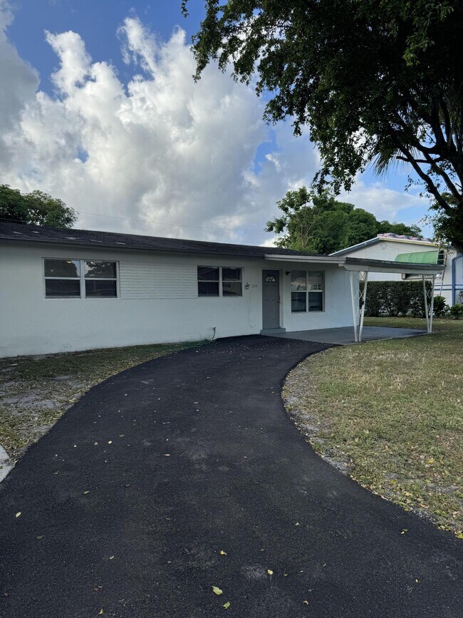 Photo - 2770 NW 25th St