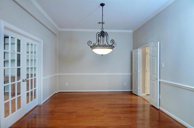 Photo - 62 E Pipers Green St