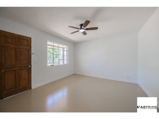 Photo - Welcome to this Charming 2/1 Phoenix Duplex Unit!