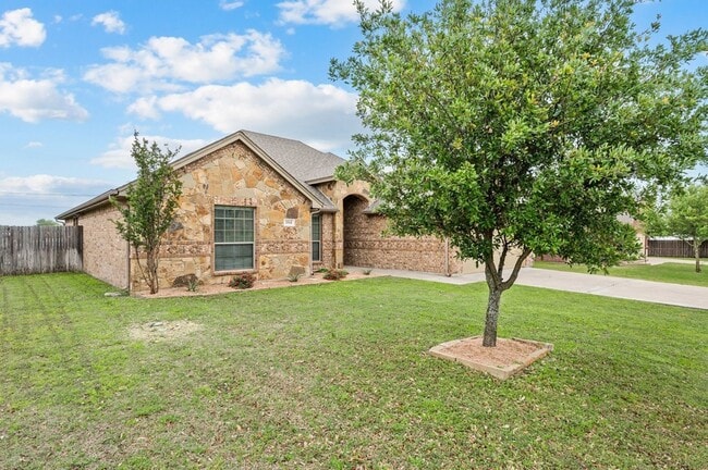 Photo - 104 Cold Track Dr