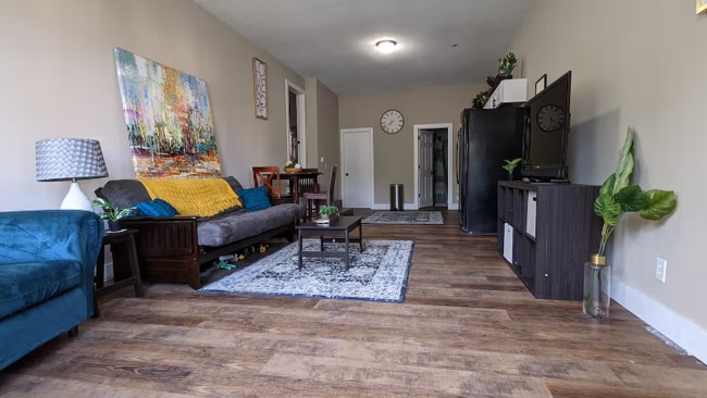Photo - 902-904 W Locust St Unidad 902