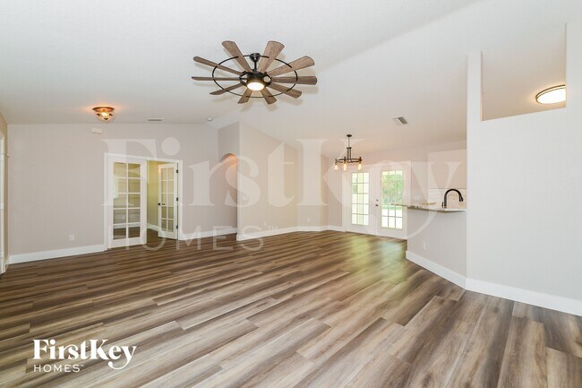 Photo - 2670 Denicke St