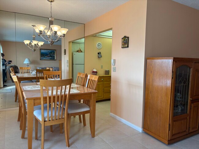 Photo - 115 Camden E