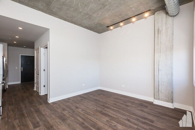 Photo - 3833 N Broadway Unit 614